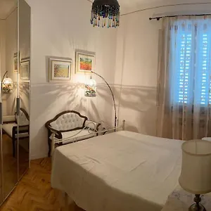 https://casa-dartista.it-tuscanyhotel.com